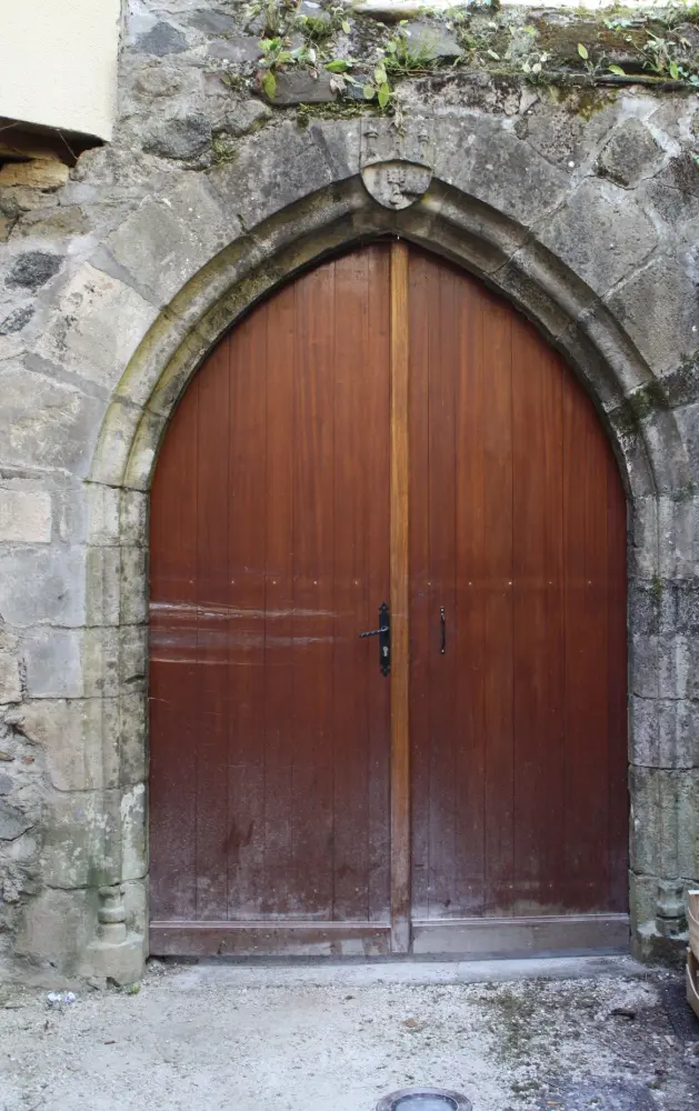 Foto von Porte zu den Waffen der Stadt - Sous licence Creative Commons (https://creativecommons.org/licenses/by-sa/4.0/deed.fr) - Par Rotatebot - © Creative Commons (https://creativecommons.org/licenses/by-sa/4.0/deed.fr)