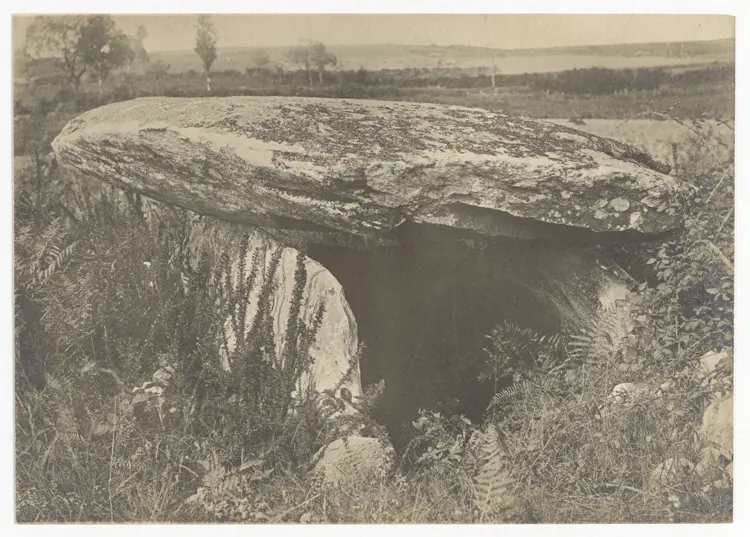 Picture of Dolmen says the fairy hut - POP Plateforme Ouverte du Patrimoine / Base Mérimée - © Ministère de la Culture (France), Médiathèque du patrimoine et de la photographie, diffusion GrandPalaisRmn Photo