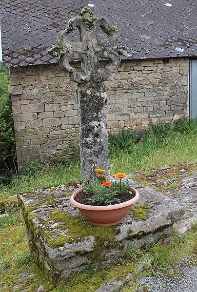Picture of Cross of the way south of the church square - René Hourdry - © Creative Commons (https://creativecommons.org/licenses/by-sa/4.0/deed.fr)