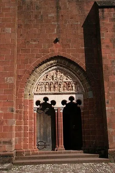 Picture of Saint-Pierre or Saint-Sauveur Church - Sail over - © Creative Commons (https://creativecommons.org/licenses/by-sa/4.0/deed.fr)