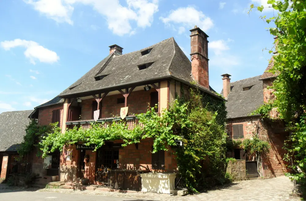 Picture of Former priory - Sous licence Creative Commons (https://creativecommons.org/licenses/by-sa/4.0/deed.fr) - Par Editor5807 - © Creative Commons (https://creativecommons.org/licenses/by-sa/4.0/deed.fr)