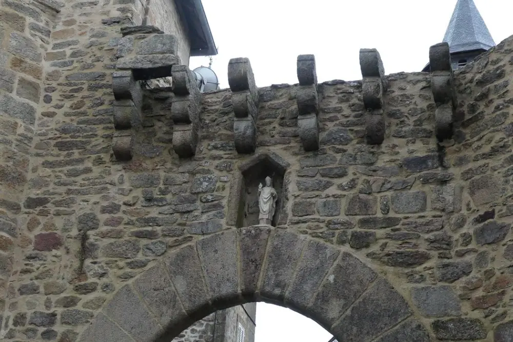 Foto von Stadttür - POP Plateforme Ouverte du Patrimoine / Base Mérimée - © Ministère de la Culture (France), Conservation des antiquités et des objets de Corrèze – Tous droits réservés 