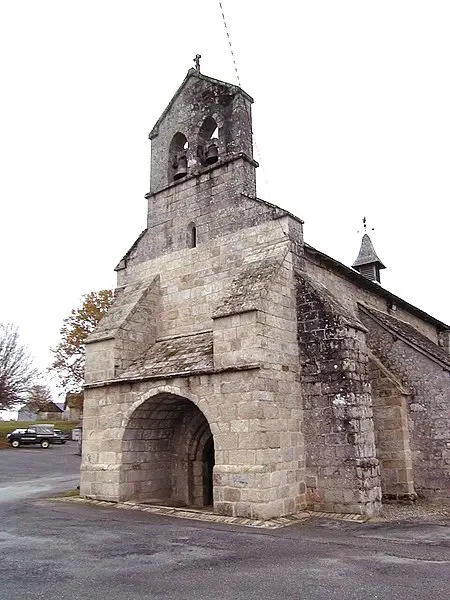 Picture of Saint-Maurice Church, and cemetery cross - Pantoine - © Creative Commons (https://creativecommons.org/licenses/by-sa/4.0/deed.fr)