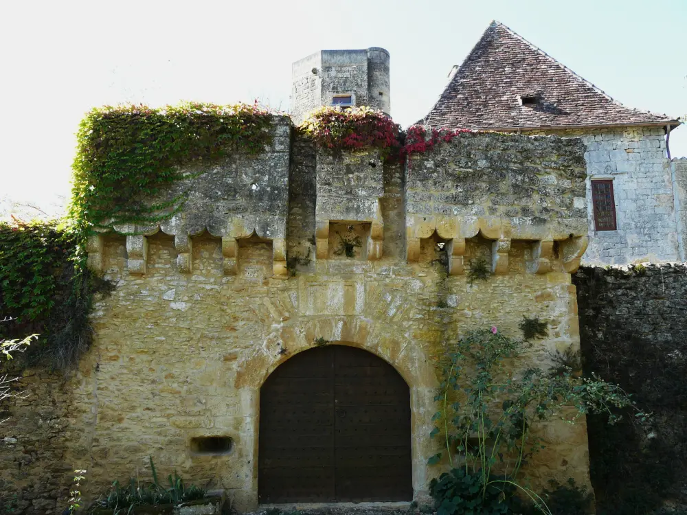 Picture of Street castle - Sous licence Creative Commons (https://creativecommons.org/licenses/by-sa/4.0/deed.fr) - Par Père Igor - © Creative Commons (https://creativecommons.org/licenses/by-sa/4.0/deed.fr)