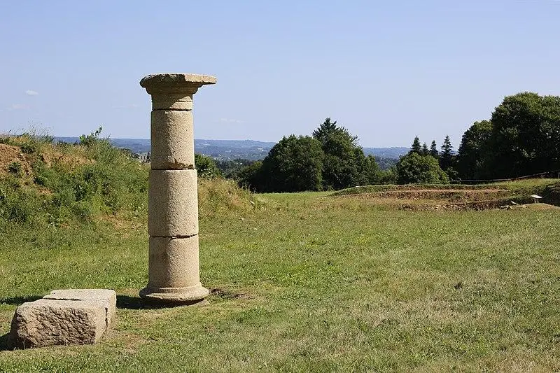 Foto von Gallo-römische Ruinen von Tintignac - Pymouss - © Creative Commons (https://creativecommons.org/licenses/by-sa/4.0/deed.fr)