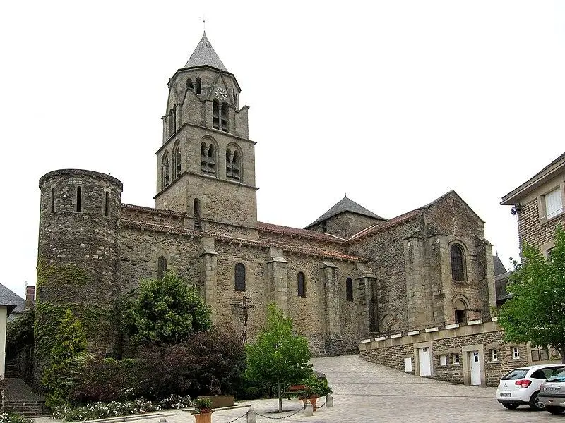 Foto von Saint-Pierre Kirche - Velvet - © Creative Commons (https://creativecommons.org/licenses/by-sa/4.0/deed.fr)