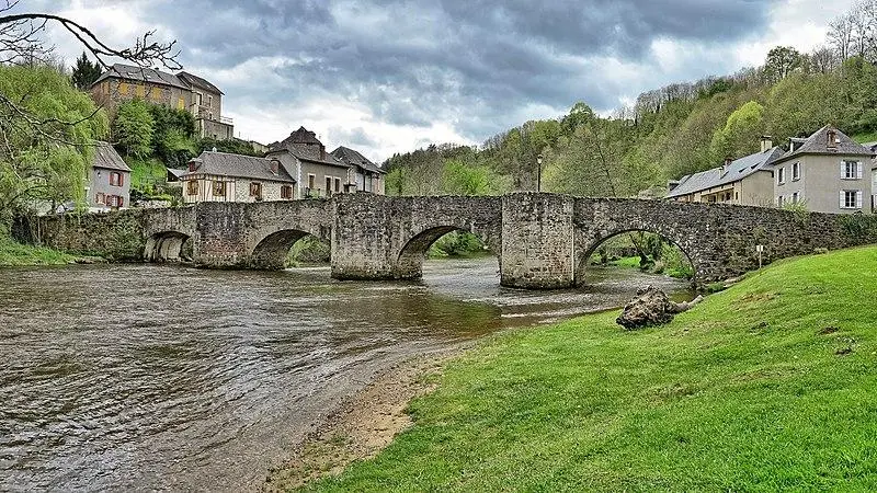 Picture of Old bridge over the Vézère - JGS25 - © Creative Commons (https://creativecommons.org/licenses/by-sa/4.0/deed.fr)