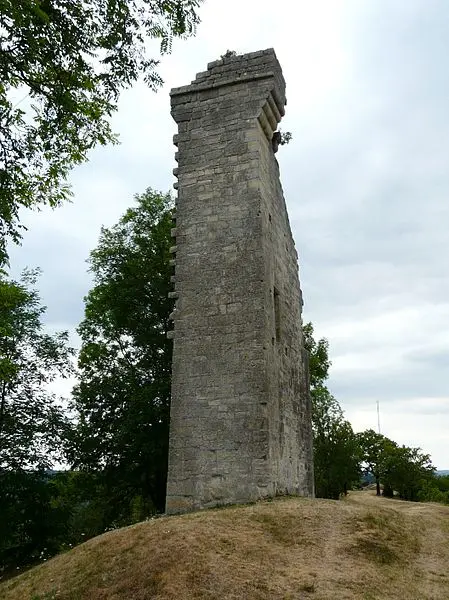 Picture of Ruins of the Puy d'Yssandon tower - Père Igor - © Creative Commons (https://creativecommons.org/licenses/by-sa/4.0/deed.fr)