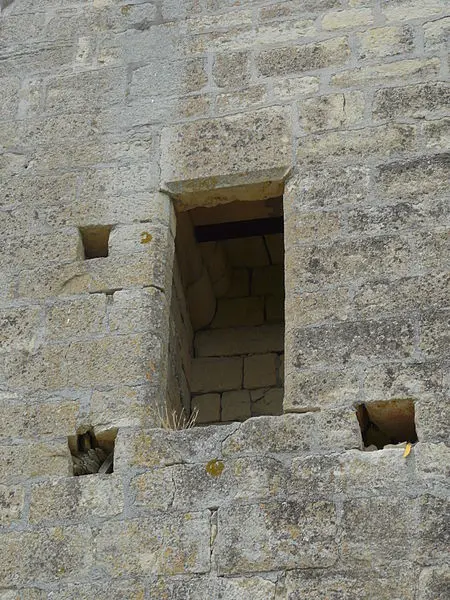 Picture of Ruins of the Puy d'Yssandon tower - Père Igor - © Creative Commons (https://creativecommons.org/licenses/by-sa/4.0/deed.fr)
