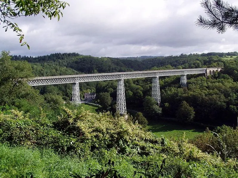 Foto di Viadotto Busseau-sur-Creusi (anche nel comune di Pionnat) - Original téléversé par Accrochoc sur Wikipédia fra - © Creative Commons (https://creativecommons.org/licenses/by-sa/4.0/deed.fr)