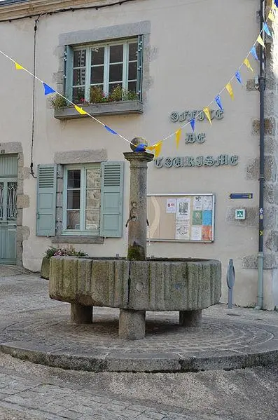 Foto di Fontana - Olivier1105 - © Creative Commons (https://creativecommons.org/licenses/by-sa/4.0/deed.fr)