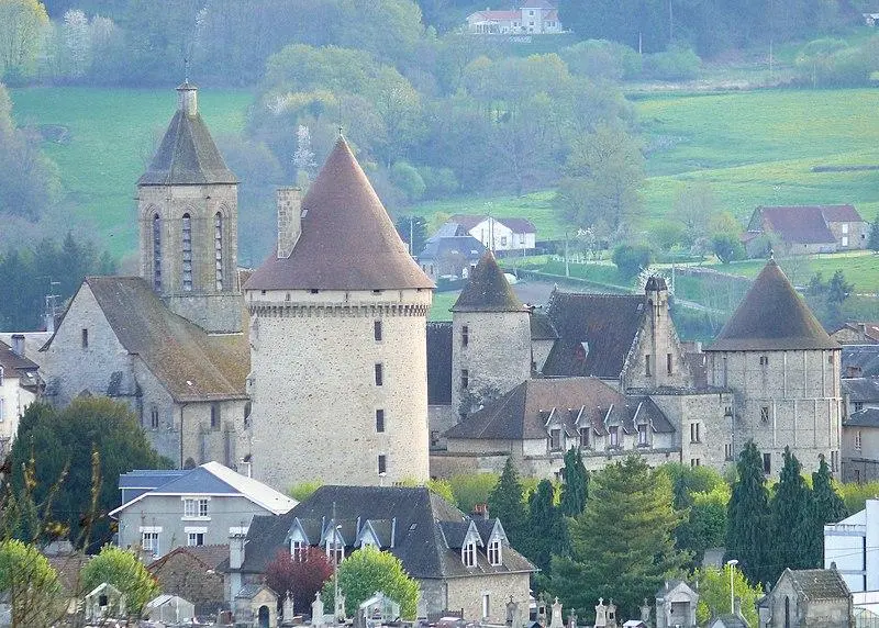Foto di Il castello rimane - MOSSOT - © Creative Commons (https://creativecommons.org/licenses/by-sa/4.0/deed.fr)