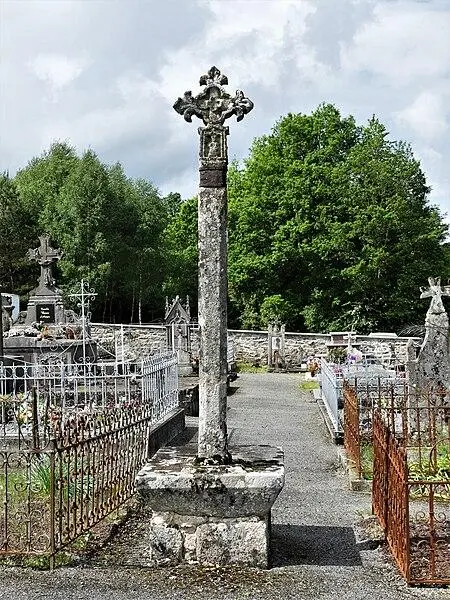 Picture of 16th century cemetery cross - Père Igor - © Creative Commons (https://creativecommons.org/licenses/by-sa/4.0/deed.fr)