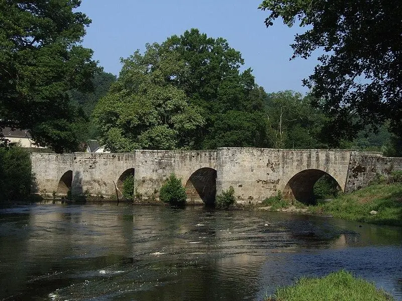 Picture of Old bridge dit Roman bridge - MOSSOT - © Creative Commons (https://creativecommons.org/licenses/by-sa/4.0/deed.fr)