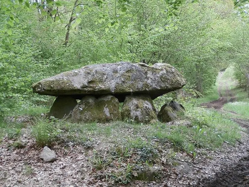 Foto de Dolmen de Ponsat - Aubussonais - © Creative Commons (https://creativecommons.org/licenses/by-sa/4.0/deed.fr)