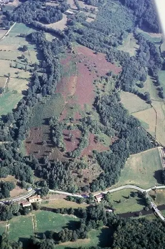 Foto de Campamento antiguo llamado Campamento Little Barry o Chégurat - POP Plateforme Ouverte du Patrimoine / Base Mérimée - © Ministère de la culture