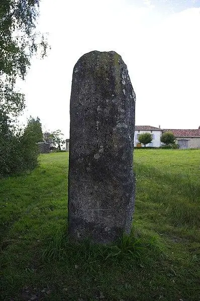 Foto von Menhir d'Arnac - Traumrune - © Creative Commons (https://creativecommons.org/licenses/by-sa/4.0/deed.fr)