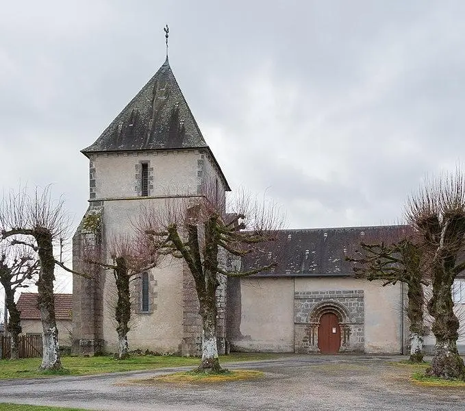 Foto von Saint-Sylvain Church - Krzysztof Golik (1987–) Autres noms pseudonyme : T - © Creative Commons (https://creativecommons.org/licenses/by-sa/4.0/deed.fr)