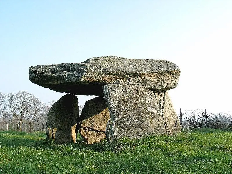 Foto von Dolmen von Bagnol - Fourgeaudg - © Creative Commons (https://creativecommons.org/licenses/by-sa/4.0/deed.fr)
