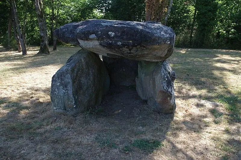 Foto von Dolmen sagt der erhöhte Stein - Traumrune - © Creative Commons (https://creativecommons.org/licenses/by-sa/4.0/deed.fr)