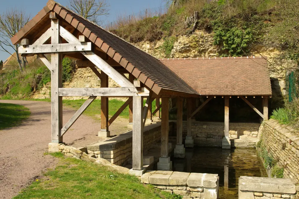 Foto von Schloss - Sous licence Creative Commons (https://creativecommons.org/licenses/by-sa/4.0/deed.fr) - Par Entomolo - © Creative Commons (https://creativecommons.org/licenses/by-sa/4.0/deed.fr)