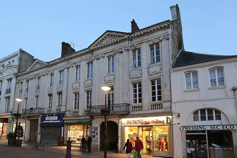 Picture of Buildings (former Duke of Charrost hotel) - Pymouss - © Creative Commons (https://creativecommons.org/licenses/by-sa/4.0/deed.fr)