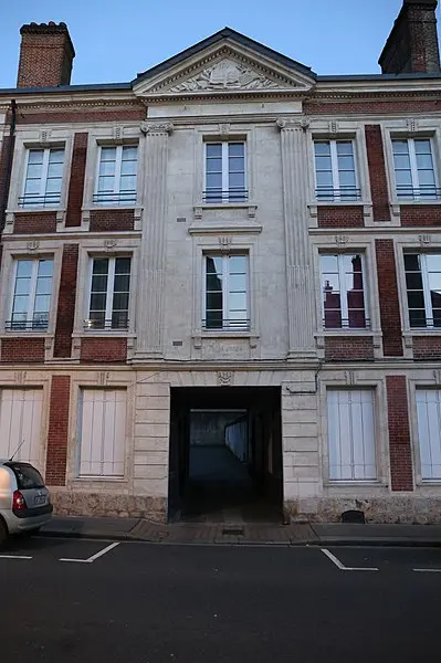 Foto di Edificio - Pymouss - © Creative Commons (https://creativecommons.org/licenses/by-sa/4.0/deed.fr)