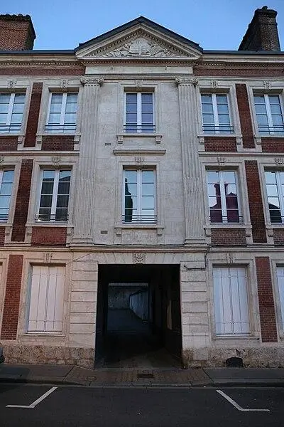 Picture of Building - Pymouss - © Creative Commons (https://creativecommons.org/licenses/by-sa/4.0/deed.fr)
