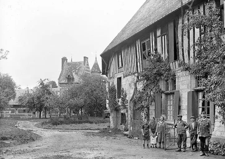 Picture of Cailletot or Caltot manor, and contiguous domain - POP Plateforme Ouverte du Patrimoine / Base Mérimée - © Ministère de la Culture (France), Médiathèque du patrimoine et de la photographie, diffusion RMN-GP