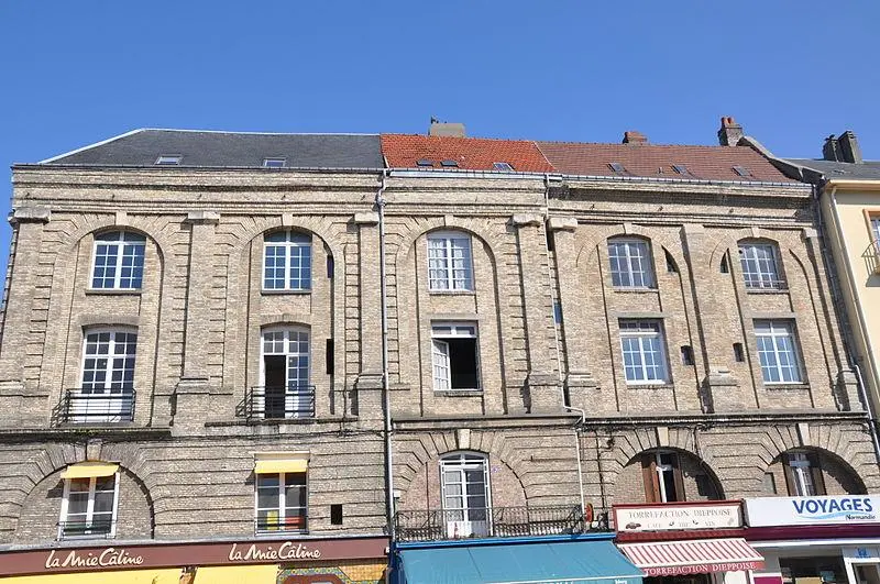 Picture of Buildings - Philippe Alès - © Creative Commons (https://creativecommons.org/licenses/by-sa/4.0/deed.fr)