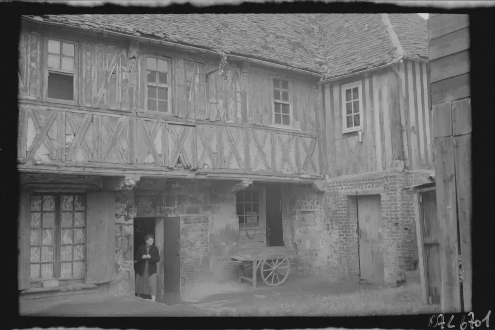 Foto di Edificio chiamato Le Prieuré, attualmente Musée du Prieurée - POP Plateforme Ouverte du Patrimoine / Base Mérimée - © Ministère de la Culture (France), Médiathèque du patrimoine et de la photographie, diffusion RMN-GP