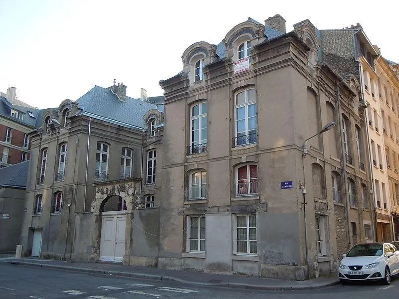 Picture of Brocques hotel - Patrice78500 - © Creative Commons (https://creativecommons.org/licenses/by-sa/4.0/deed.fr)