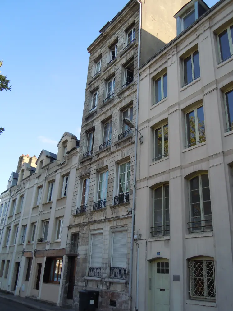Foto de Edificio - Sous licence Creative Commons (https://creativecommons.org/licenses/by-sa/4.0/deed.fr) - Par Patrice78500 - © Creative Commons (https://creativecommons.org/licenses/by-sa/4.0/deed.fr)