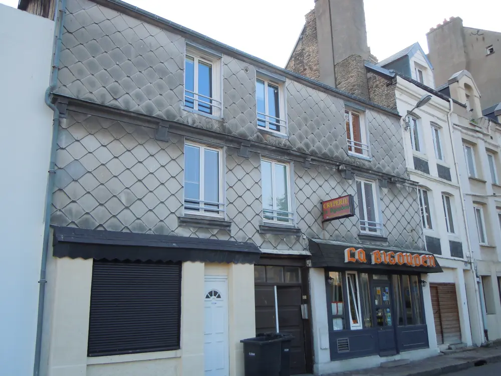 Foto di Edificio - Sous licence Creative Commons (https://creativecommons.org/licenses/by-sa/4.0/deed.fr) - Par Patrice78500 - © Creative Commons (https://creativecommons.org/licenses/by-sa/4.0/deed.fr)