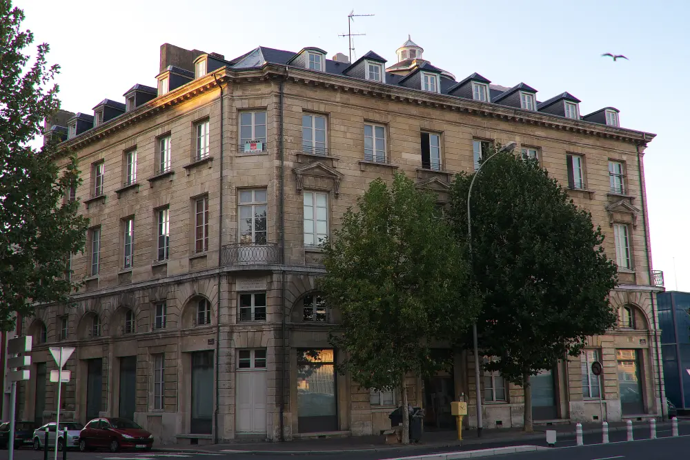 Picture of Building - Sous licence Creative Commons (https://creativecommons.org/licenses/by-sa/4.0/deed.fr) - Par GuyMoussel - © Creative Commons (https://creativecommons.org/licenses/by-sa/4.0/deed.fr)