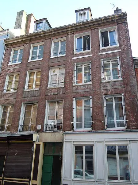 Picture of Building - Patrice78500 - © Creative Commons (https://creativecommons.org/licenses/by-sa/4.0/deed.fr)