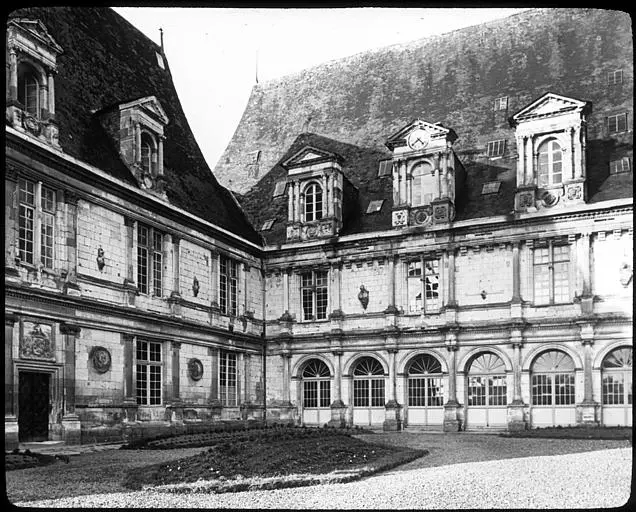 Picture of Domaine de Mesnières - POP Plateforme Ouverte du Patrimoine / Base Mérimée - © Ministère de la Culture (France), Médiathèque du patrimoine et de la photographie, diffusion RMN-GP