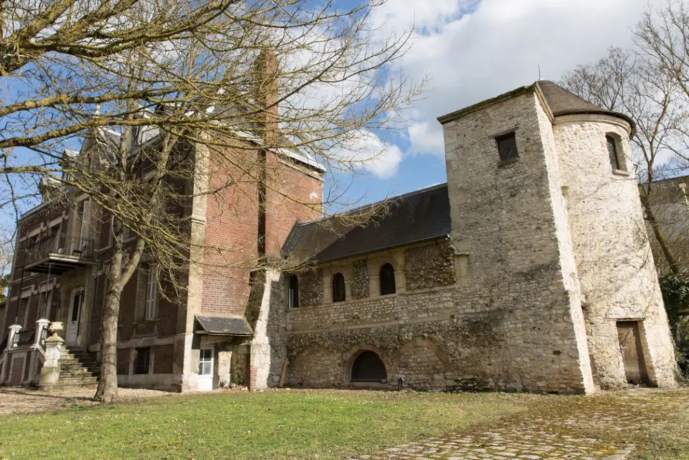 Picture of Old mansion of the chapel - POP Plateforme Ouverte du Patrimoine / Base Mérimée - © Ministère de la Culture (France), Médiathèque du patrimoine et de la photographie, diffusion RMN-GP