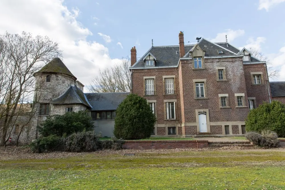 Picture of Old mansion of the chapel - POP Plateforme Ouverte du Patrimoine / Base Mérimée - © Ministère de la Culture (France), Médiathèque du patrimoine et de la photographie, diffusion RMN-GP