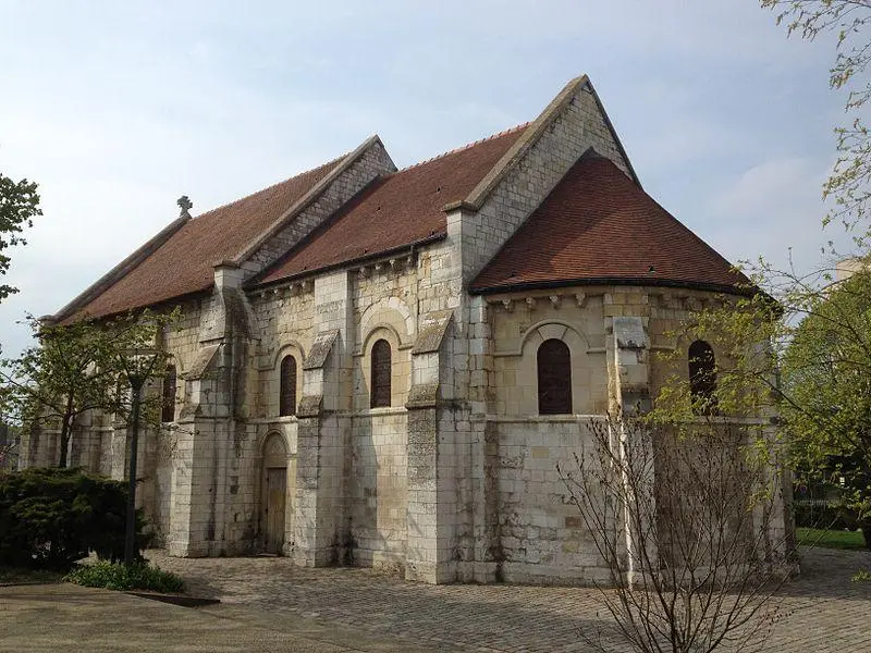 Picture of Former leprosery of Saint-Julien-le-Chartreux - Giogo - © Creative Commons (https://creativecommons.org/licenses/by-sa/4.0/deed.fr)