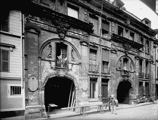 Foto von Ehemaliges Bésuel Hotel - POP Plateforme Ouverte du Patrimoine / Base Mérimée - © Ministère de la Culture (France), Médiathèque du patrimoine et de la photographie, diffusion GrandPalaisRmn Photo
