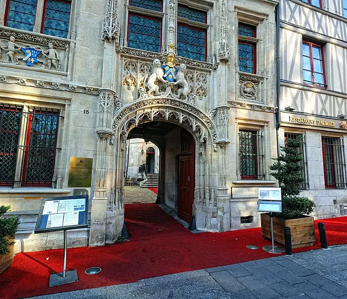 Foto di Hôtel de Bourgtheroulde - Валерий Дед - © Creative Commons (https://creativecommons.org/licenses/by-sa/4.0/deed.fr)