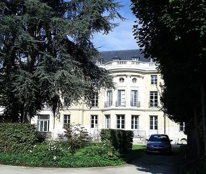 Foto di Ex hotel Crosne - Manu2ni - © Creative Commons (https://creativecommons.org/licenses/by-sa/4.0/deed.fr)