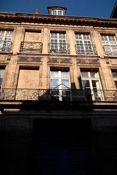 Picture of Hotel of the General Staff and the Council of War - Edhral / Edhral - © Creative Commons (https://creativecommons.org/licenses/by-sa/4.0/deed.fr)