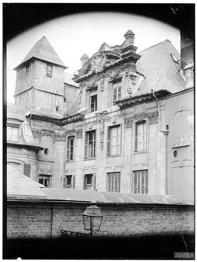Foto de Hotel Giraucourt - Eugène Atget (1857–1927) Autres noms Nom de naissa - © Creative Commons (https://creativecommons.org/licenses/by-sa/4.0/deed.fr)