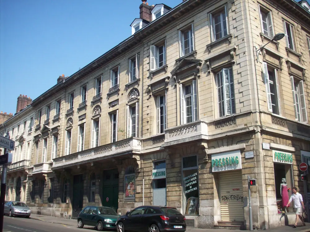 Foto von Hotel - Sous licence Creative Commons (https://creativecommons.org/licenses/by-sa/4.0/deed.fr) - Par Giogo - © Creative Commons (https://creativecommons.org/licenses/by-sa/4.0/deed.fr)