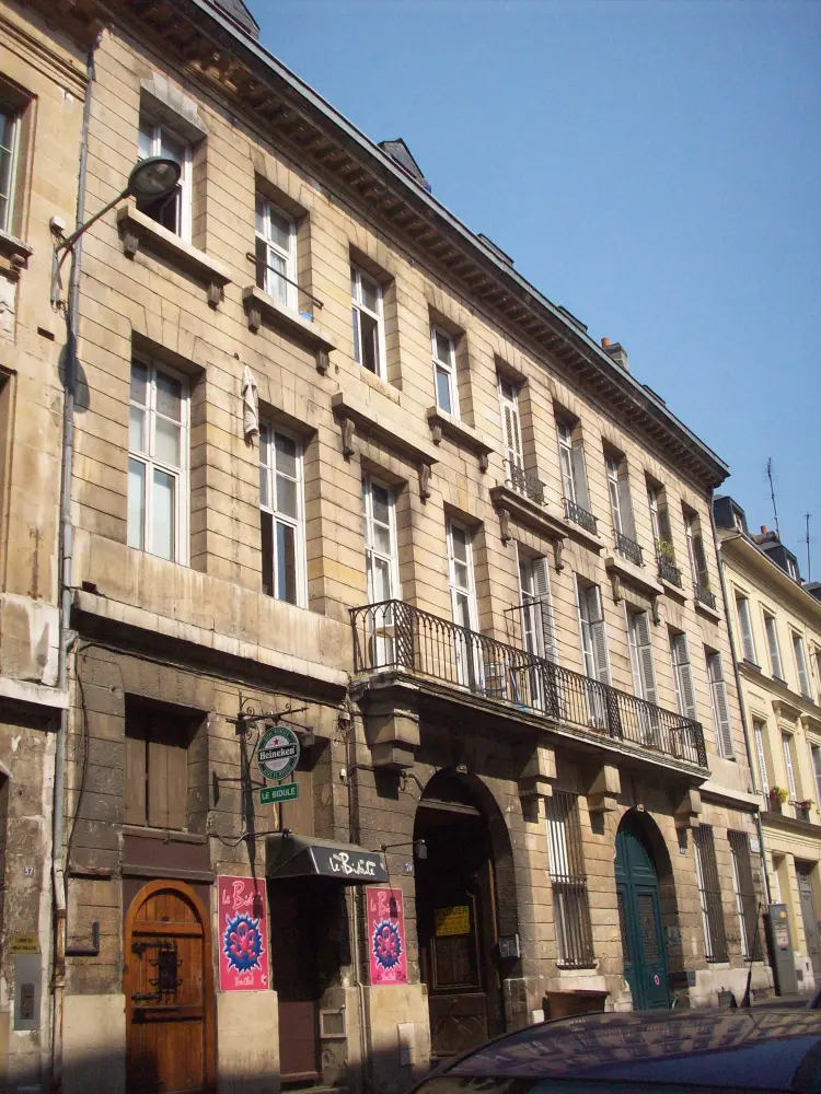 Foto von Hotel - Sous licence Creative Commons (https://creativecommons.org/licenses/by-sa/4.0/deed.fr) - Par Giogo - © Creative Commons (https://creativecommons.org/licenses/by-sa/4.0/deed.fr)