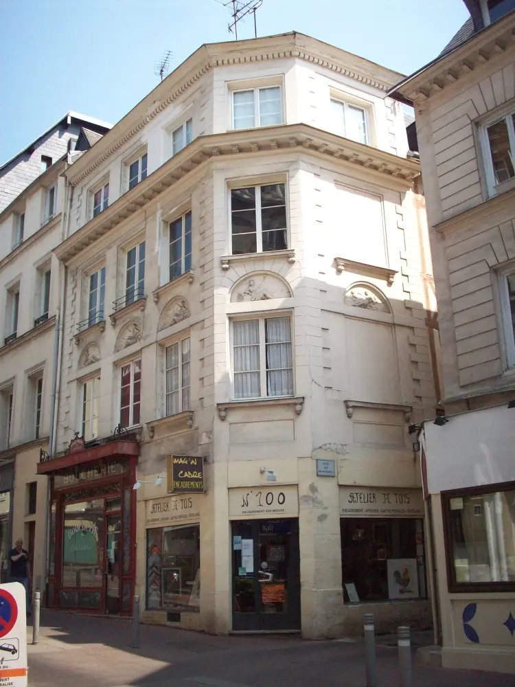Foto de Edificio - Sous licence Creative Commons (https://creativecommons.org/licenses/by-sa/4.0/deed.fr) - Par Giogo - © Creative Commons (https://creativecommons.org/licenses/by-sa/4.0/deed.fr)