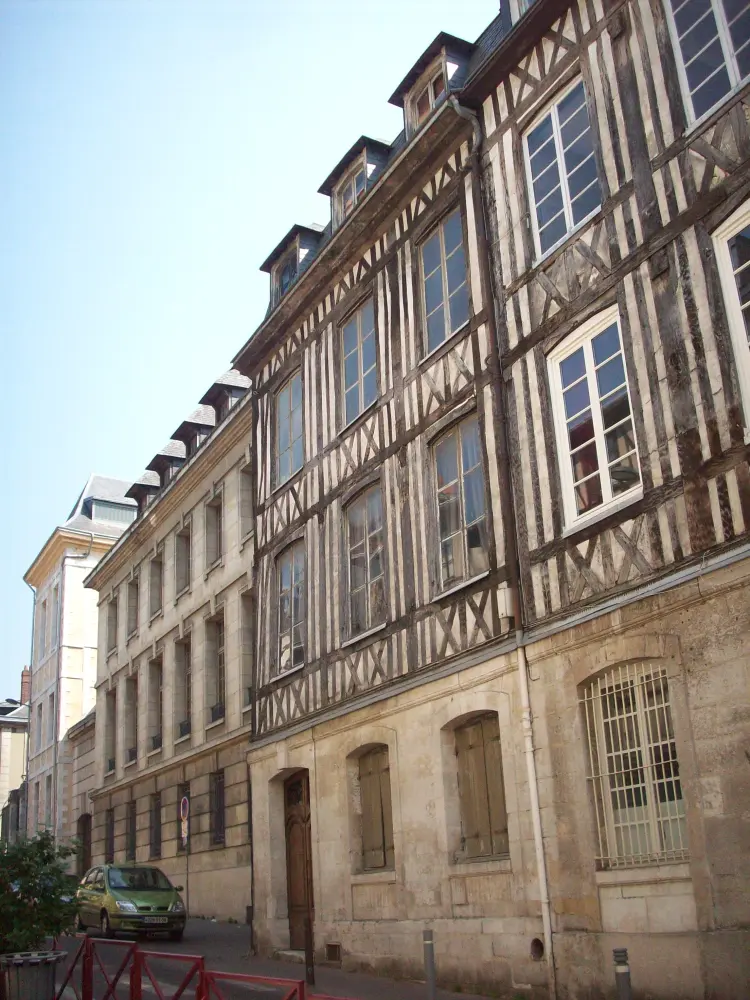 Foto di Edificio - Sous licence Creative Commons (https://creativecommons.org/licenses/by-sa/4.0/deed.fr) - Par Giogo - © Creative Commons (https://creativecommons.org/licenses/by-sa/4.0/deed.fr)