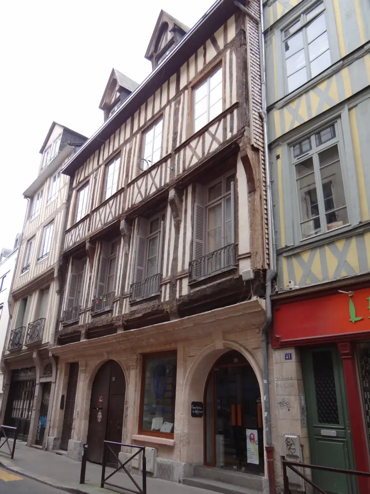 Foto de Edificio - Sous licence Creative Commons (https://creativecommons.org/licenses/by-sa/4.0/deed.fr) - Par Linuxwillwin - © Creative Commons (https://creativecommons.org/licenses/by-sa/4.0/deed.fr)
